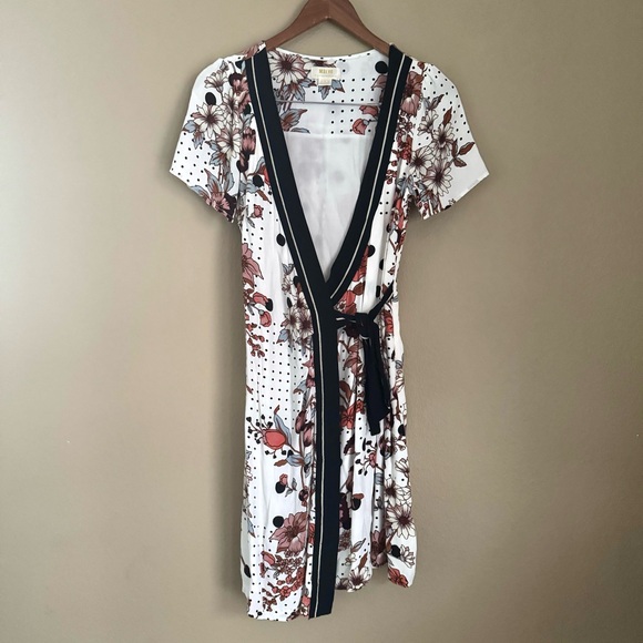 Anthropologie Maeve Aubrey Floral Polka Dot Short Sleeve Wrap Dress Cream Size 8 - Picture 2 of 6